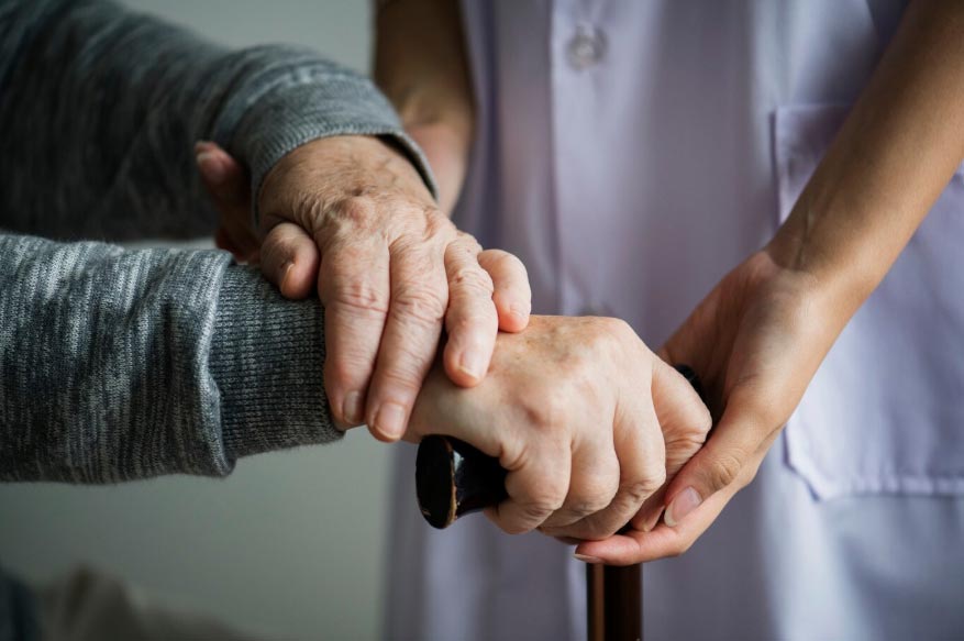 Cuidado de mayores en Hospitales